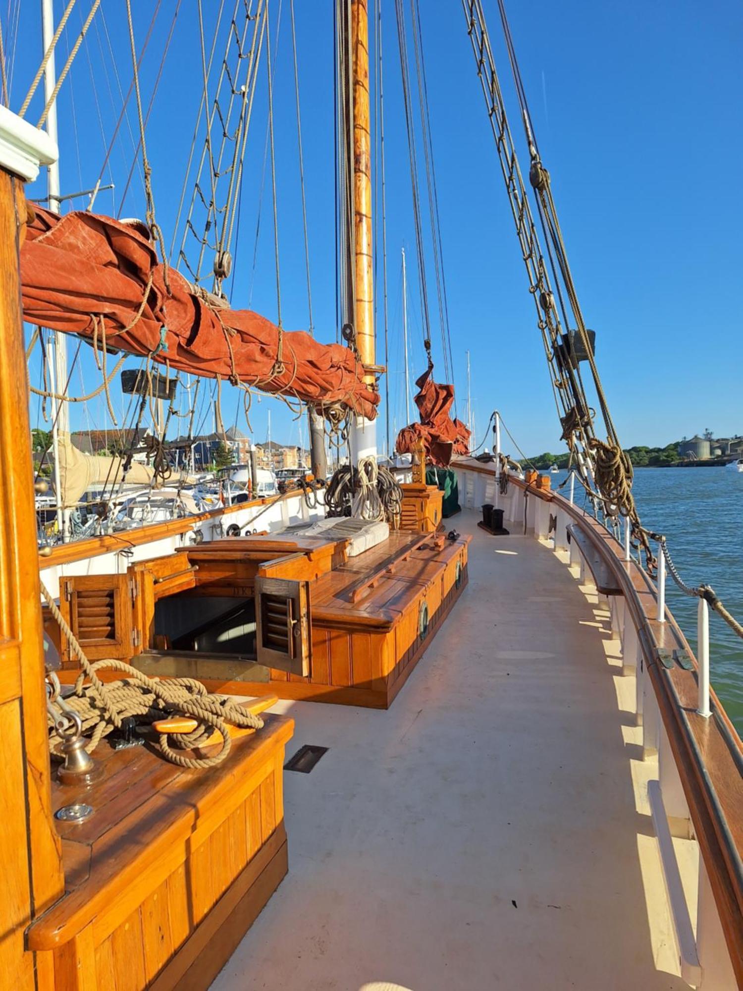Historic Wooden Ship 'Ursula' East Cowes Exterior photo
